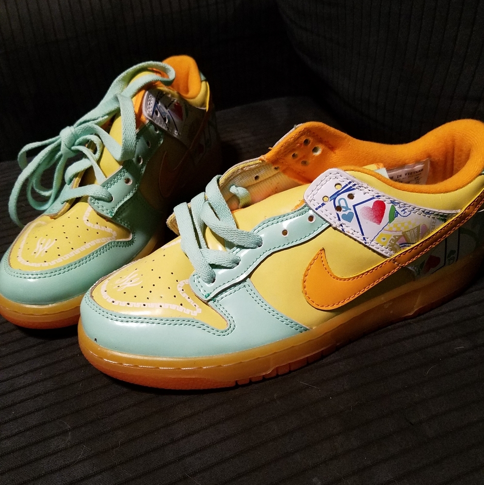 Nike tennis shoes